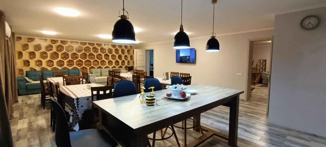 Conacul Mierii Villa Straseni Buitenkant foto